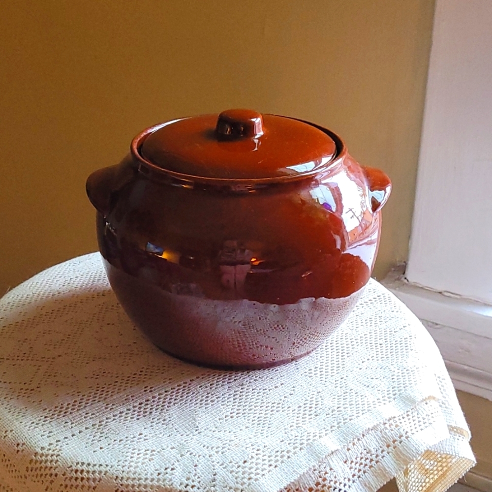 Stoneware Watt 76 Oven Ware Bean Pot.
